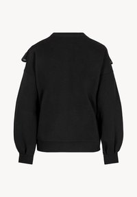 Czarny sweter z okrągłym dekoltem, o miękkiej fakturze, z bufkami na rękawach oraz koronkowymi akcentami na ramionach.