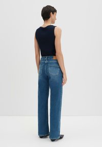 someday. MID RISE LONG FLARED FIT - Flared Jeans - mid wave blue