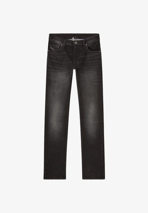 Čierne denimové džínsy so strihom rovného nohavicu, päť vreciek a jemným vyblednutím. Obsahujú kovový gombík a kontrastné švy.