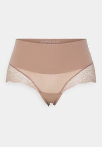 Bež donje rublje od glatkog materijala s čipkastim rubovima na bokovima. Ima visoki struk i suptilan sjaj. Oznaka "SPANX."