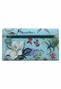 Lichtblauwe leren portemonnee met bloemmotieven, een ritsvak, en een gestructureerd oppervlak met kleurrijke accenten en handgeschilderde details.