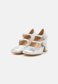 Alma en Pena Pumps - diva silver
