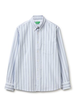Niebiesko-biała koszula w pionowe paski z długim rękawem, z kieszenią z przodu i kołnierzem zapinanym na guziki.