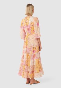 Forever New IMOGEN TIERED WRAP MIDI - Maxi-jurk - amora patchwork