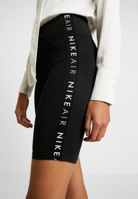 Nike Sportswear Shorts - black