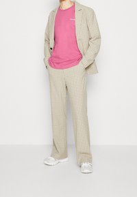 Calvin Klein Jednoduché tričko - berry
