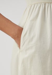 GAP MIDI DRESS - Denné šaty - beige