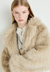 Free People PARIS CROPPED - Casaco de inverno - sand