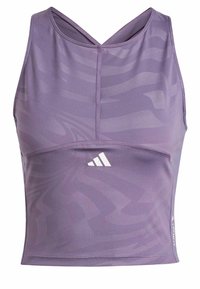 Top deportivo violeta con espalda en cruz, tejido suave, textura estampada y detalle de logotipo blanco en la parte delantera.