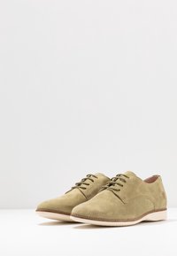 Apple of Eden Chaussures à lacets - khaki