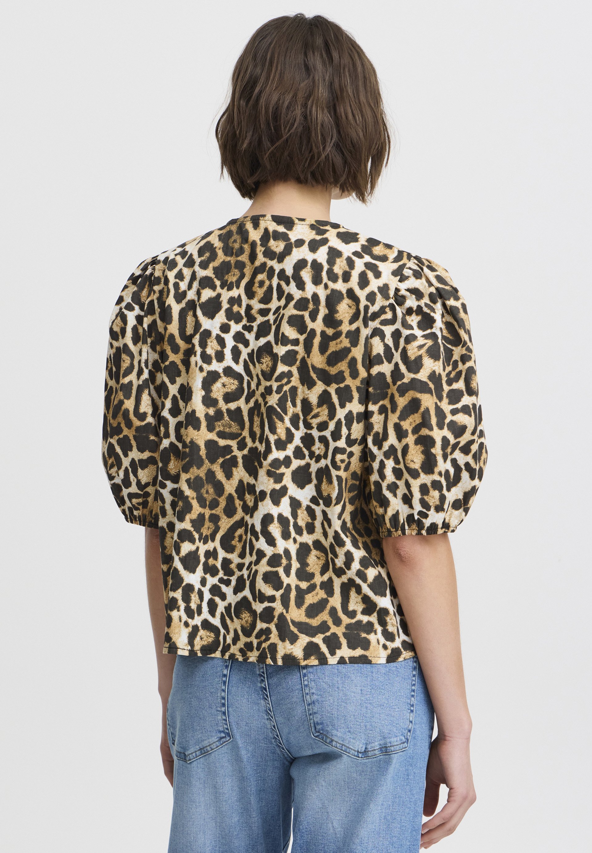 売れ筋商品|||イチ シャツ レディース トップス IHTAIANA - Blouse - cornstalk leo print IHTAIANA Crew Neck Blouse in Cornstalk Leo Print Design