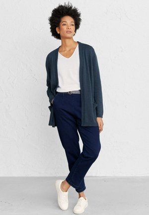 RIVERBOAT - Cardigan - night