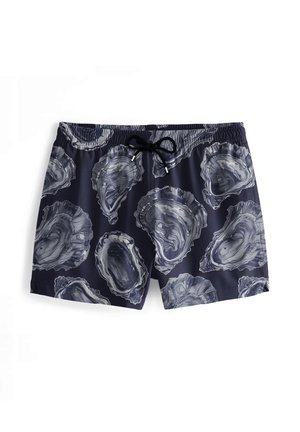Marine zwemshorts met een oesterschelpenpatroon in grijs. Beschikt over een elastische tailleband met een zwarte trekkoord voor een verstelbare pasvorm.