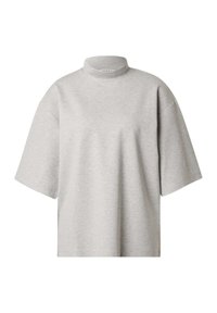 Grijze, korte mouwen t-shirt met een hoge hals. Gemaakt van een zachte, lichte stof; heeft een ontspannen pasvorm en een minimalistisch ontwerp.