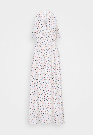 Vestido maxi blanco sin mangas con lunares irregulares en rojo, azul y negro, con cintura entallada y cuello en V.