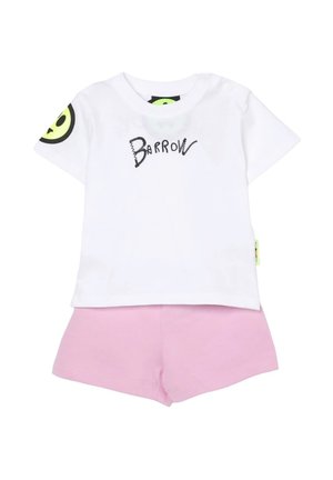 Maglietta bianca per bambino con testo nero "Barrow" e faccina sorridente gialla sulla manica, abbinata a pantaloncini rosa uni.