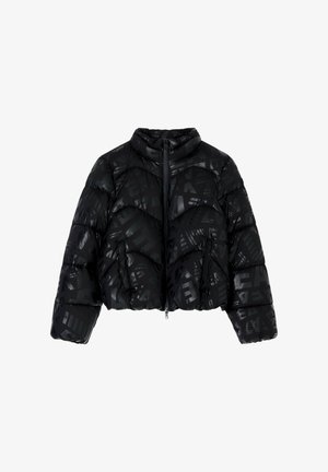 Giacca a piumino nera dal design corto, caratterizzata da un motivo geometrico lucido, collo alto e due tasche frontali con zip.