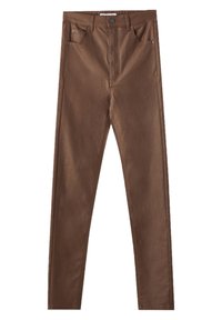 Pantalon slim marron taille haute avec passants de ceinture, bouton avant, fermeture éclair et design à cinq poches.