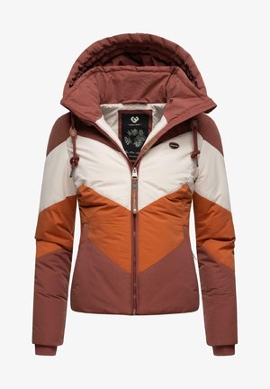 Chaqueta de invierno acolchada para mujer con capucha, cremallera frontal y bloques de color en marrón, naranja óxido y crema.