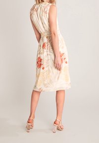 comma Vapaa-ajan mekko - beige