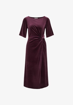 Midi-délka švestkově fialové sametové šaty s rukávy do lokte a s nabraným detailním uzlem v oblasti pasu.