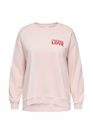 Sweat-shirt à manches longues rose clair avec le texte rouge "CHERRY LOVE" sur la poitrine gauche, poignets côtelés et ourlet arrière légèrement plus long.