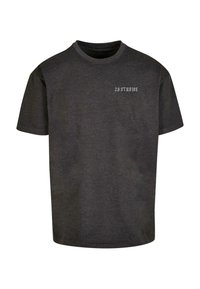 Mørkegrå, kortærmet t-shirt lavet af blødt stof. Har "29 STUDIOS" logoet trykt i hvidt på venstre bryst. Høj halsudskæring, afslappet pasform.