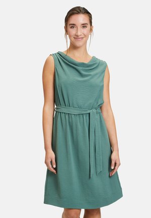 Grünes, ärmelloses Kleid mit einem drapierten Ausschnitt und tailliertem Bund. Verfügt über einen strukturierten Stoff und einen knielangen Saum.