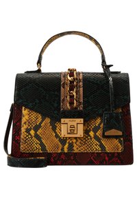 Bolso estructurado en estampado de serpiente multicolor que presenta verde, amarillo y rojo. Accesorios dorados con cadena y correa de hombro desmontable.