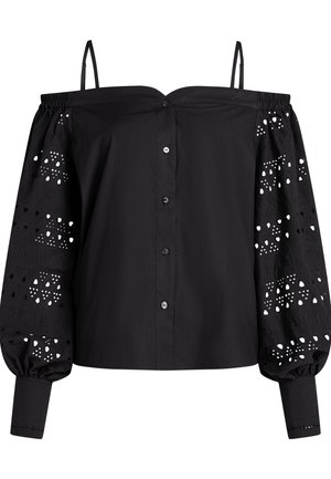 Blusa nera off-shoulder con maniche a sbuffo, caratterizzata da motivi a taglio e un branding discreto. Realizzata in tessuto leggero con una texture liscia.