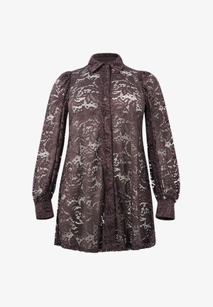 Blouse en dentelle noire à manches longues, à motif floral, avec un devant à boutons, un col pointu et des poignets froncés.