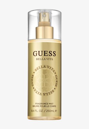 GUESS Bella Vita duftmistflaske i guldbelagte toner med klart spraydæksel, 250 ml, mærket på engelsk og fransk.