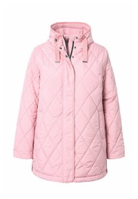Chaqueta acolchada rosa con capucha, botones a presión y detalles de cordón. El material tiene una textura suave con un patrón de diamantes.