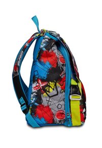 Zaino blu e grigio con motivi astratti rossi e gialli. Comprende spallacci imbottiti, fibbia regolabile e scomparti con cerniera.