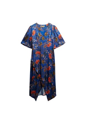 Blauwe bloemenjurk met korte mouwen, een V-hals en een asymmetrische zoom, bedrukt met oranje en groene bloemmotieven.