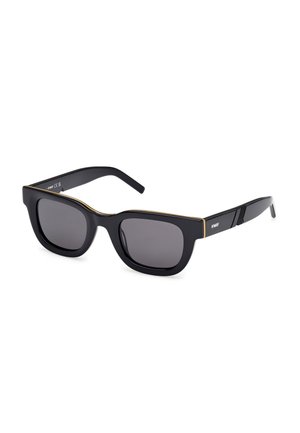 Schwarze Sonnenbrille mit rechteckigen Gläsern, einem glatten Kunststoffrahmen und einem dünnen, goldenen Akzent entlang der oberen Kante. Verfügt über strukturierte Bügel.