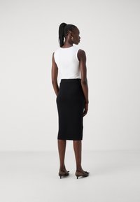 Vero Moda Tall VMSABA LENGHT SKIRT  - Pieštukinis sijonas - black