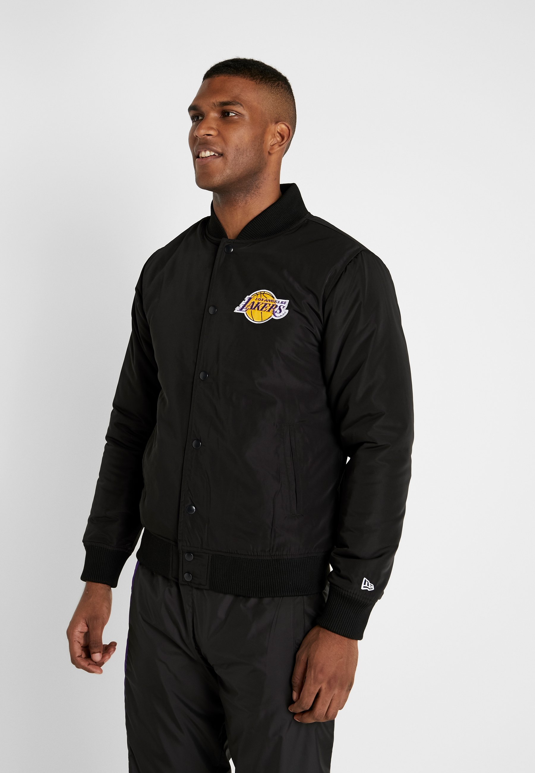 New Era Nba Team Logo Jacket Los Angeles Lakers Trainingsjacke Black Schwarz Zalando De