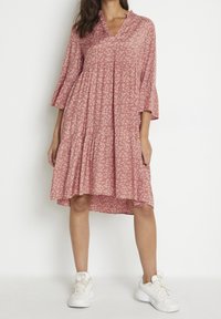 Kaffe Vapaa-ajan mekko - light red