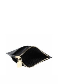 Zwart lederen tasje met gedeeltelijk open gouden rits, met zicht op zwart stoffen interieur met patroon.