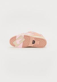 Globe SABRE - Joggesko - pink