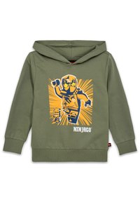 Grön hoodie med en grafik av en karaktär i gult och blått, med sprängmönster bakom. Mjuk textur och ribbade ärmslut. Ninjago-logotyp ingår.