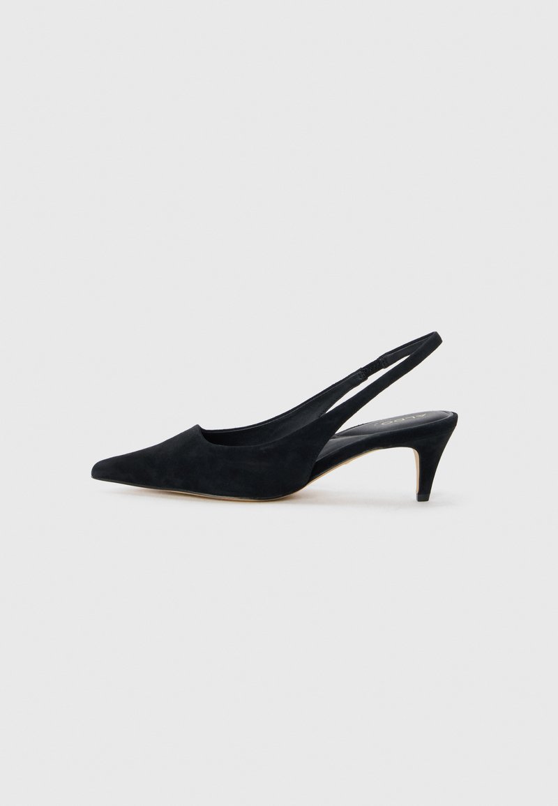 Černé semišové lodičky na šněrování s špičatou špičkou a štíhlým podpatkem o výšce 5 cm. Mají hladkou texturu a minimalistický design.