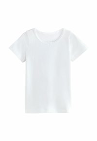 Weißes T-Shirt mit kurzen Ärmeln aus Baumwolle, mit Rundhalsausschnitt und einem kleinen Schleifendetail am Kragen. Sanfte, glatte Textur.