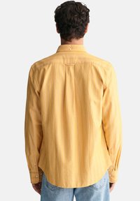 GANT OXFORD żółty