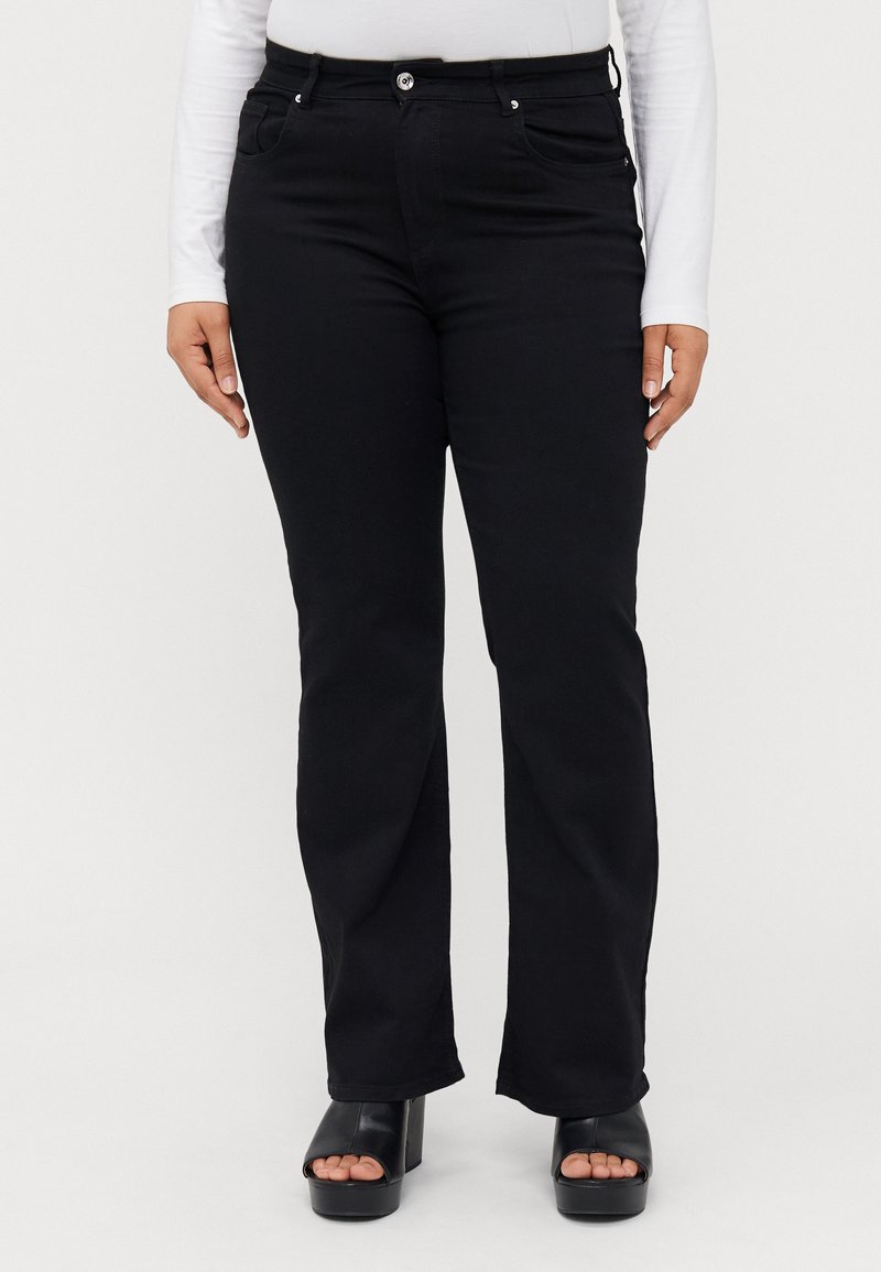 ONLY Carmakoma CARWILLY - Flared Jeans - black denim