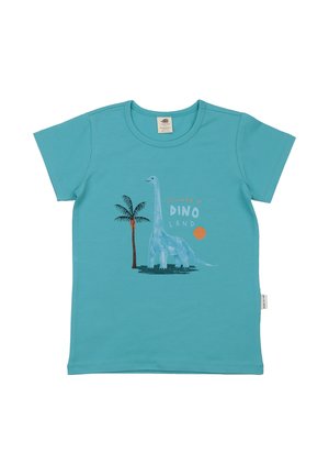 Blaues Kinder-T-Shirt mit einem langhalsigen Dinosaurier, einer Palme, einer orangefarbenen Sonne und dem Text "Sommer im Dino-Land" auf der Vorderseite.
