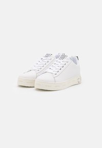 Guess RIVET - Sneakers basse - white