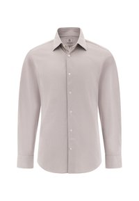 Camisa de botón de manga larga color gris claro, hecha de tela texturizada. Presenta un cuello inglés y cierre de botón estándar.