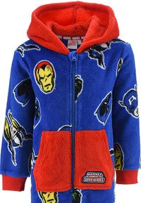 Bata de forro polar azul con detalles en rojo, que presenta rostros de superhéroes de Marvel. Diseño con capucha, cierre frontal y un gran bolsillo. Textura suave.